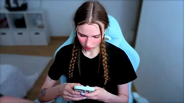 StellaLawless online show from February 2026 11:01:01 AM