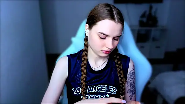 StellaLawless online show from December 2025 08:28:02 PM