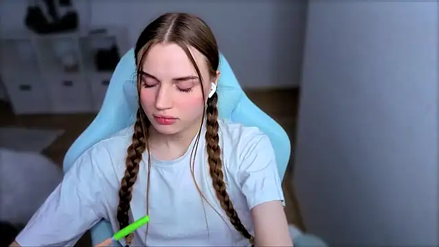 StellaLawless online show from October 2025 03:44:01 PM