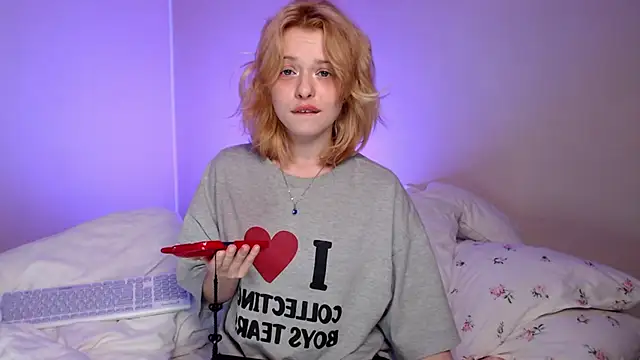 Snapshot of KatieMelone chatting on October 2025 05:24:01 PM KatieMelone online show from October 2025 05:24:01 PM