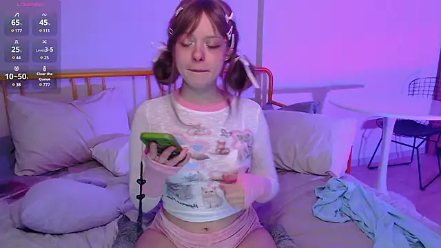 Snapshot of KatieMelone chatting on December 2024 08:33:01 AM KatieMelone online show from December 2024 08:33:01 AM
