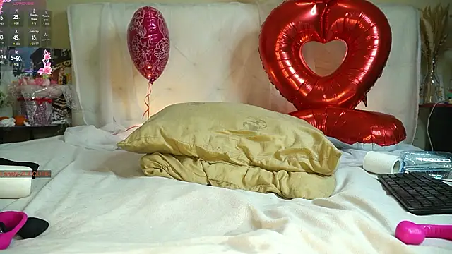 GlitterZOE online show from February 2026 07:02:02 PM