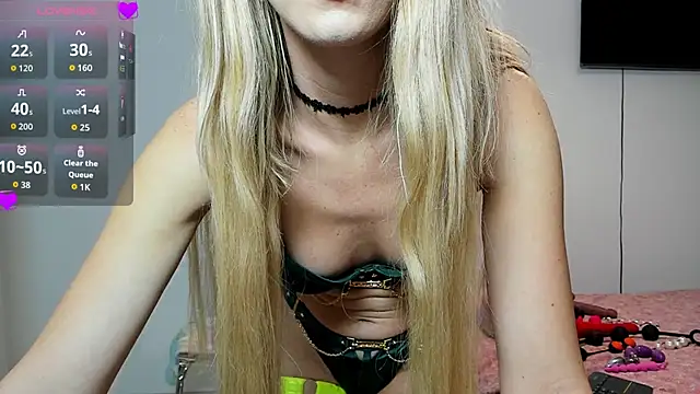 roxannequin66 online show from November 2025 04:11:02 PM