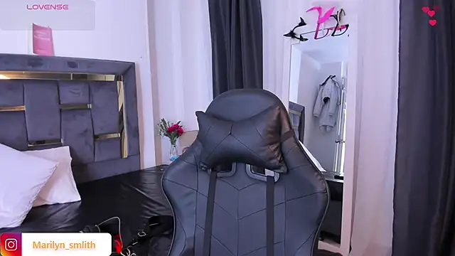 MarilynSmIith online show from November 2025 01:00:02 PM