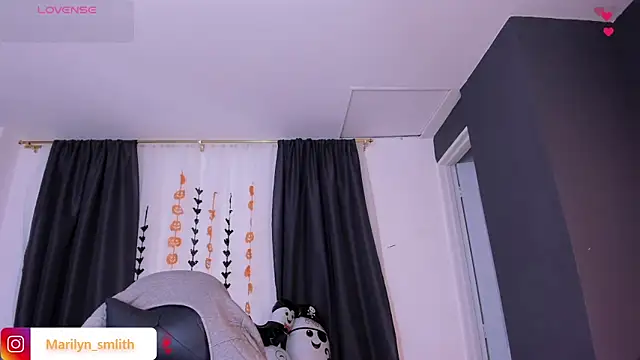 MarilynSmIith online show from October 2025 11:42:02 AM