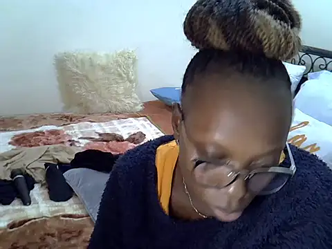 Snapshot of Sweet_Bear chatting on June 2026 05:57:02 PM Sweet Bear online show from June 2026 05:57:02 PM