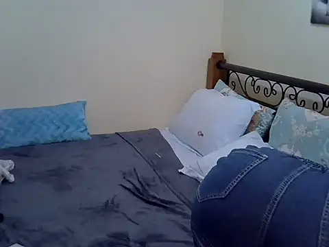 Sweet Bear online show from October 2025 11:44:01 AM