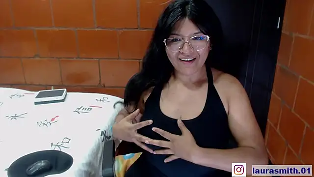 laura smith0 online show from February 2025 07:52:01 PM