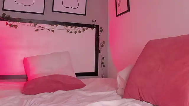 SarayRogers online show from February 2025 05:58:01 PM