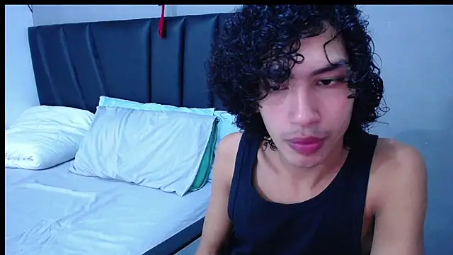 Snapshot of Tayronx33 chatting on November 2025 05:49:02 PM Tayronx33 online show from November 2025 05:49:02 PM