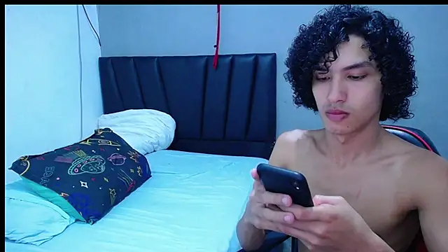 Snapshot of Tayronx33 chatting on November 2025 08:03:02 PM Tayronx33 online show from November 2025 08:03:02 PM