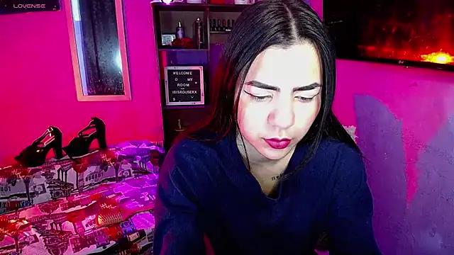 IsisRouse online show from November 2025 03:18:02 AM