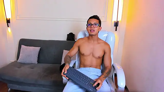 Paradise boy s online show from April 2026 04:12:02 PM