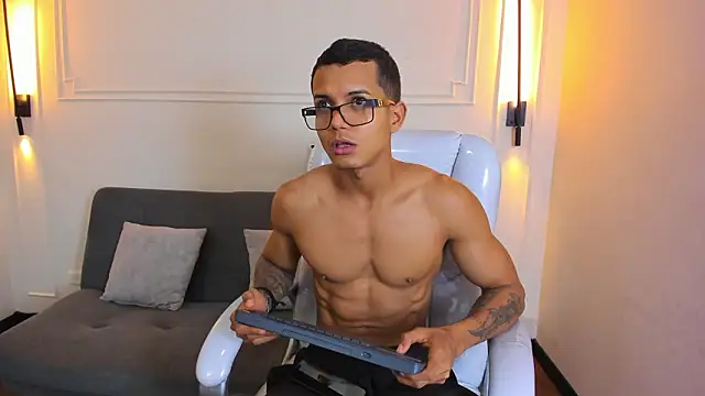 Paradise boy s online show from February 2026 11:12:01 PM