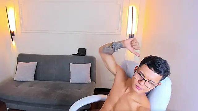 Paradise boy s online show from January 2026 05:17:01 PM