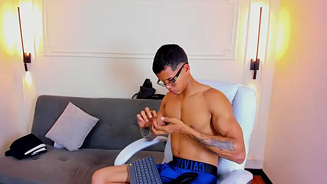 Paradise boy s online show from February 2026 08:20:01 PM