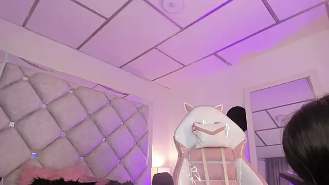 alessiaferry online show from October 2025 05:35:02 PM