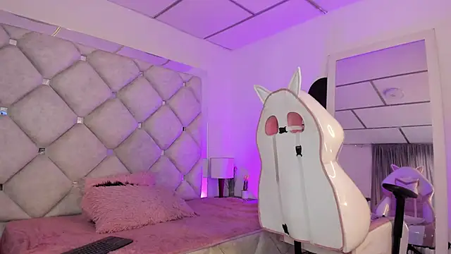 Snapshot of alessiaferry chatting on February 2026 05:07:02 PM alessiaferry online show from February 2026 05:07:02 PM