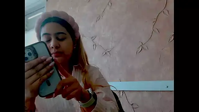 Miabonnett  online show from October 2025 12:09:01 PM