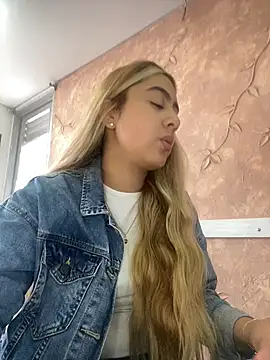 Snapshot of Miabonnett_ chatting on November 2025 12:08:01 PM Miabonnett online show from November 2025 12:08:01 PM