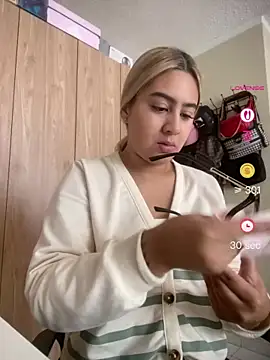 Miabonnett  online show from May 2026 02:42:02 PM