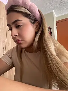 Miabonnett  online show from June 2026 03:40:02 PM