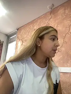 Snapshot of Miabonnett_ chatting on November 2025 12:09:01 PM Miabonnett online show from November 2025 12:09:01 PM