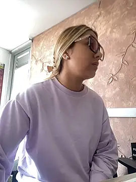 Snapshot of Miabonnett_ chatting on December 2025 01:06:02 PM Miabonnett online show from December 2025 01:06:02 PM