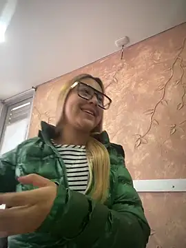 Miabonnett  online show from December 2025 12:18:01 PM