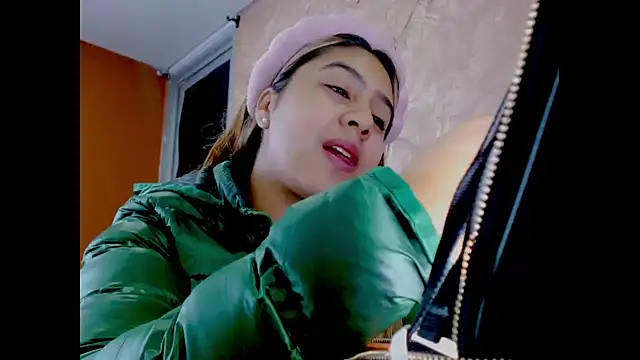 Miabonnett  online show from January 2026 12:20:02 PM