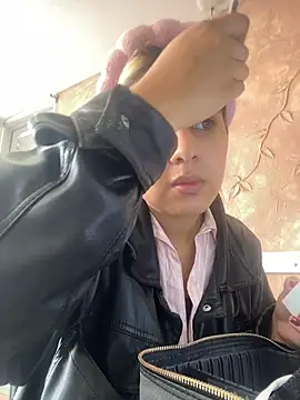 Miabonnett  online show from December 2025 12:31:01 PM