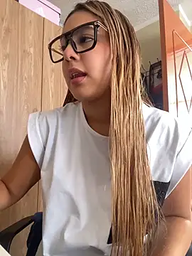 Miabonnett  online show from June 2026 03:24:01 PM