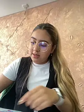 Miabonnett  online show from March 2025 03:13:02 PM