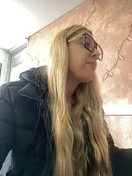 Snapshot of Miabonnett_ chatting on November 2025 12:09:02 PM Miabonnett online show from November 2025 12:09:02 PM