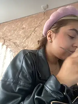 Snapshot of Miabonnett_ chatting on October 2025 12:13:02 PM Miabonnett online show from October 2025 12:13:02 PM