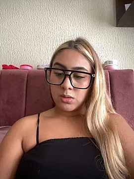 Miabonnett  online show from April 2026 07:07:02 PM