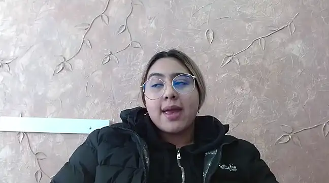 Miabonnett  online show from March 2025 06:07:01 PM