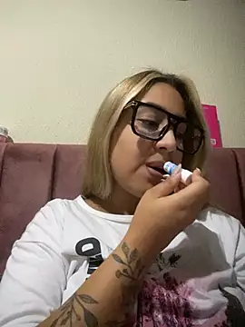 Miabonnett  online show from April 2026 12:12:01 AM