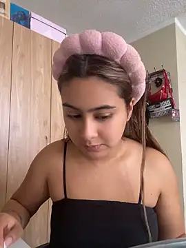 Miabonnett  online show from June 2026 03:20:02 PM