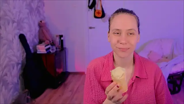 Malinax online show from April 2026 12:50:02 PM