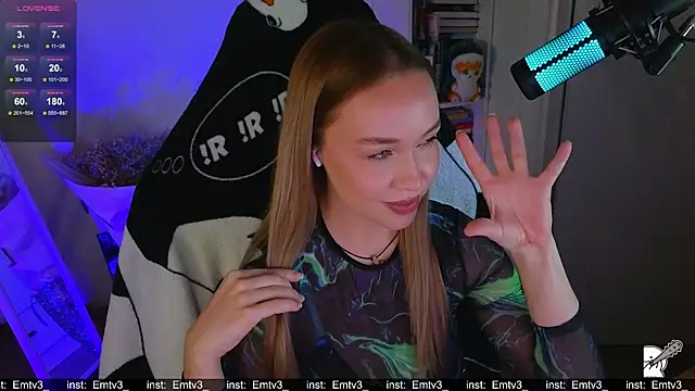 Emili1- online show from December 2025 04:22:01 PM