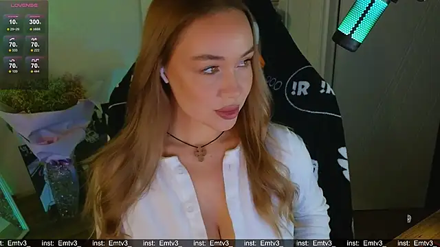 Emili1- online show from December 2025 04:01:01 PM