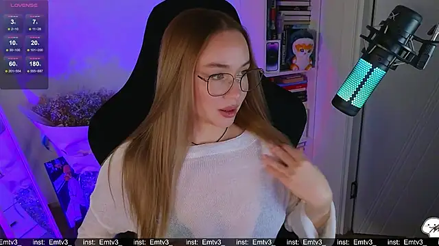 Emili1- online show from December 2025 01:54:02 PM