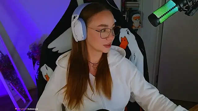 Snapshot of Emili1- chatting on March 2025 01:08:02 PM Emili1- online show from March 2025 01:08:02 PM