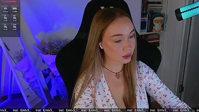 Emili1- online show from November 2025 02:40:02 PM