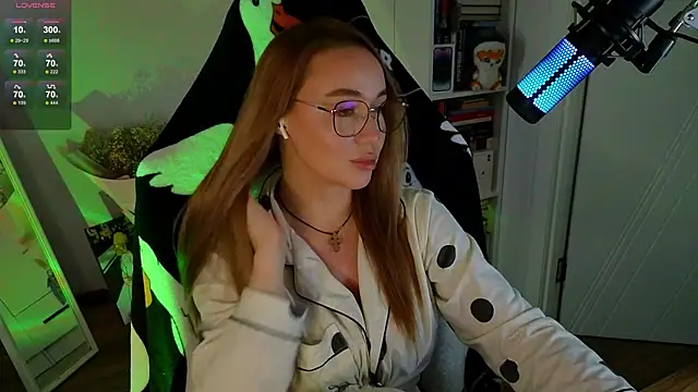 Snapshot of Emili1- chatting on October 2025 11:44:02 AM Emili1- online show from October 2025 11:44:02 AM