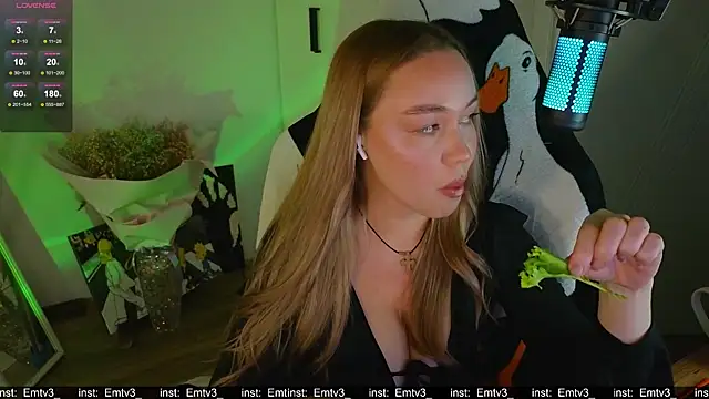 Emili1- online show from November 2025 05:17:02 PM