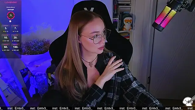 Emili1- online show from December 2025 01:53:02 PM