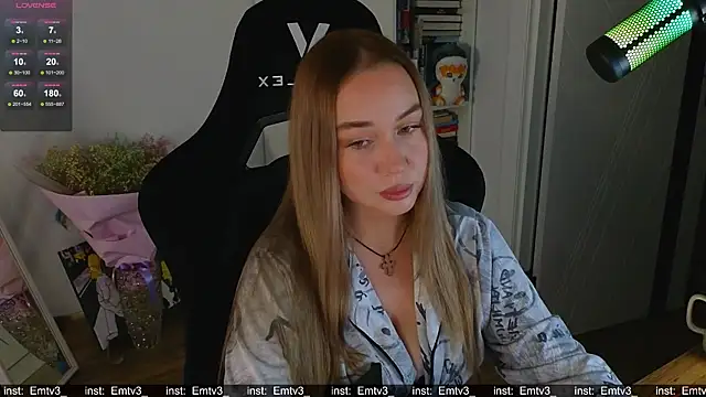 Emili1- online show from November 2025 02:06:02 PM