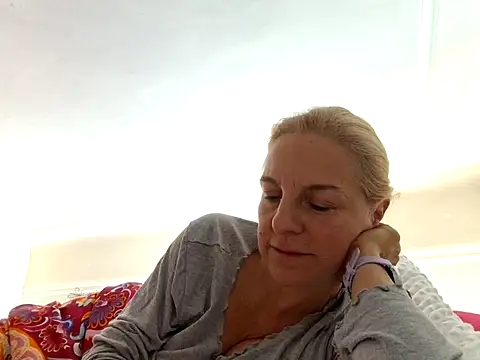 FrauleinSchmitt online show from October 2025 07:45:02 AM